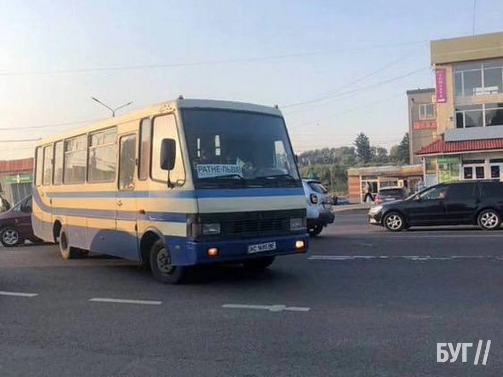 На Волині водій пасажирського автобуса наїхав на жінку і втік