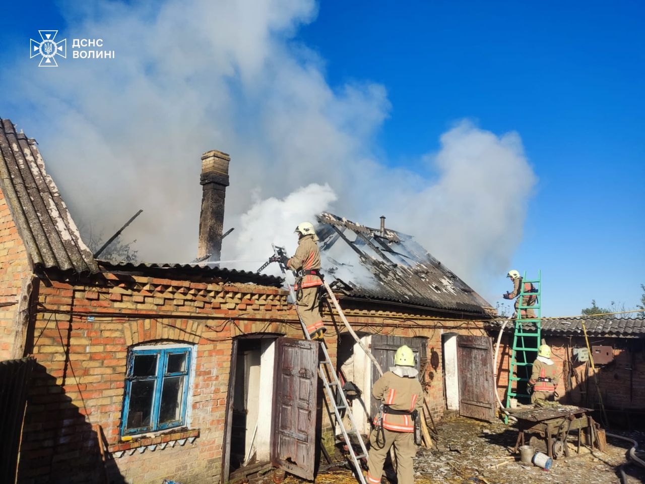 У Луцькому районі горіла господарча споруда