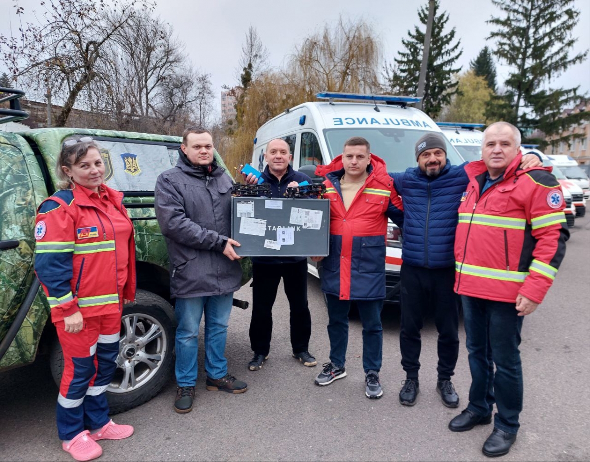 КП "ВОЦЕМДМК" передало Старлінк та чотири FPV-дрони для батальйону "Арей"