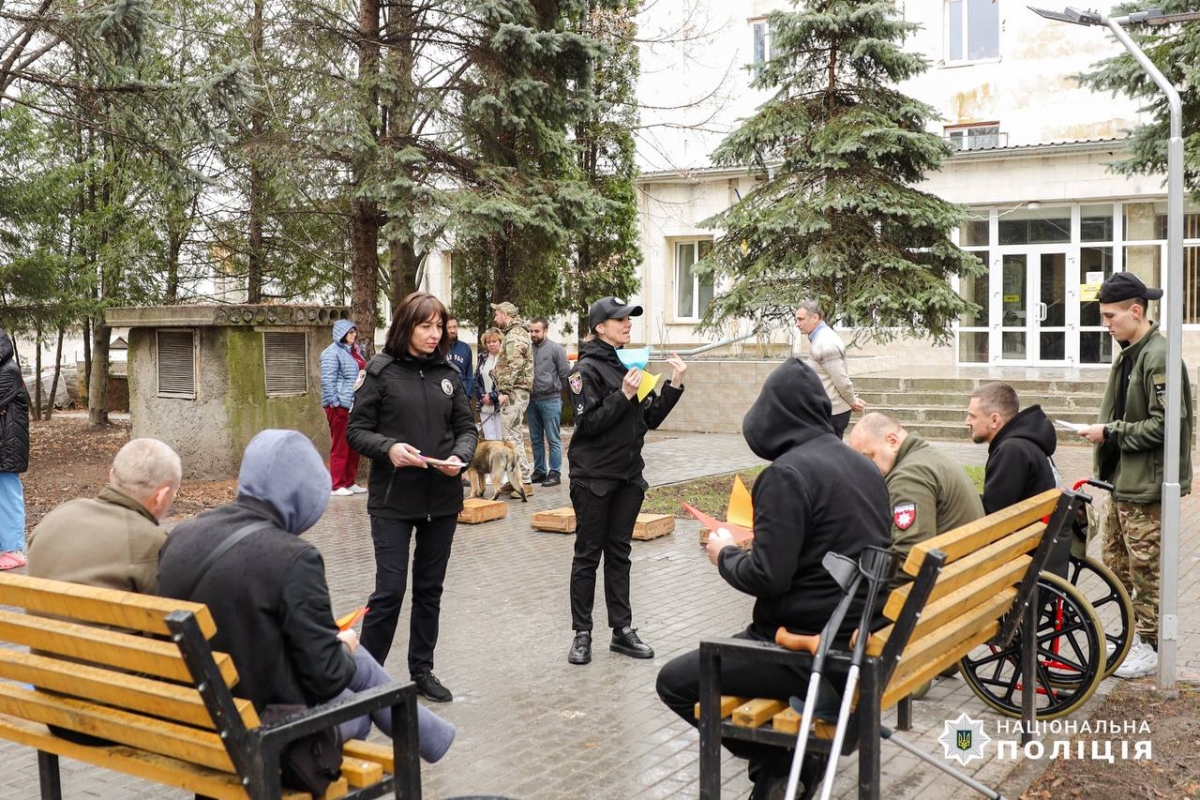 Поліцейські Волині відвідали військових, які проходять реабілітацію