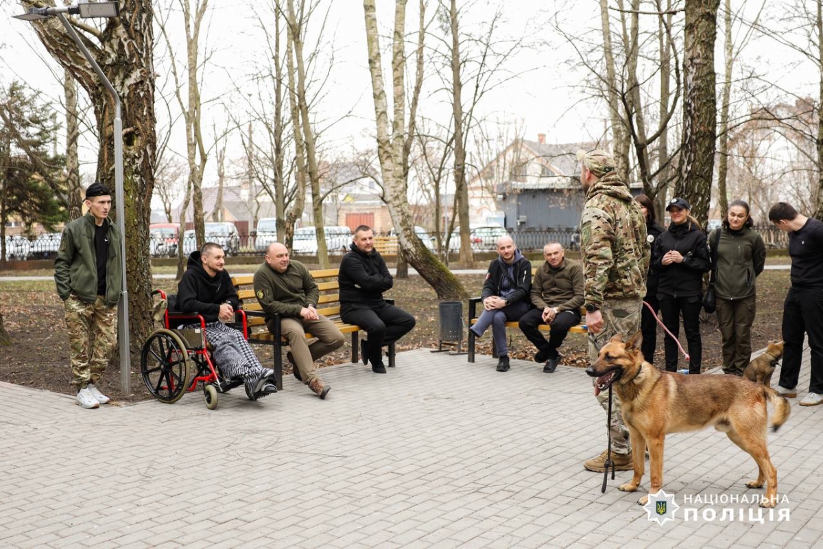 Поліцейські Волині відвідали військових, які проходять реабілітацію