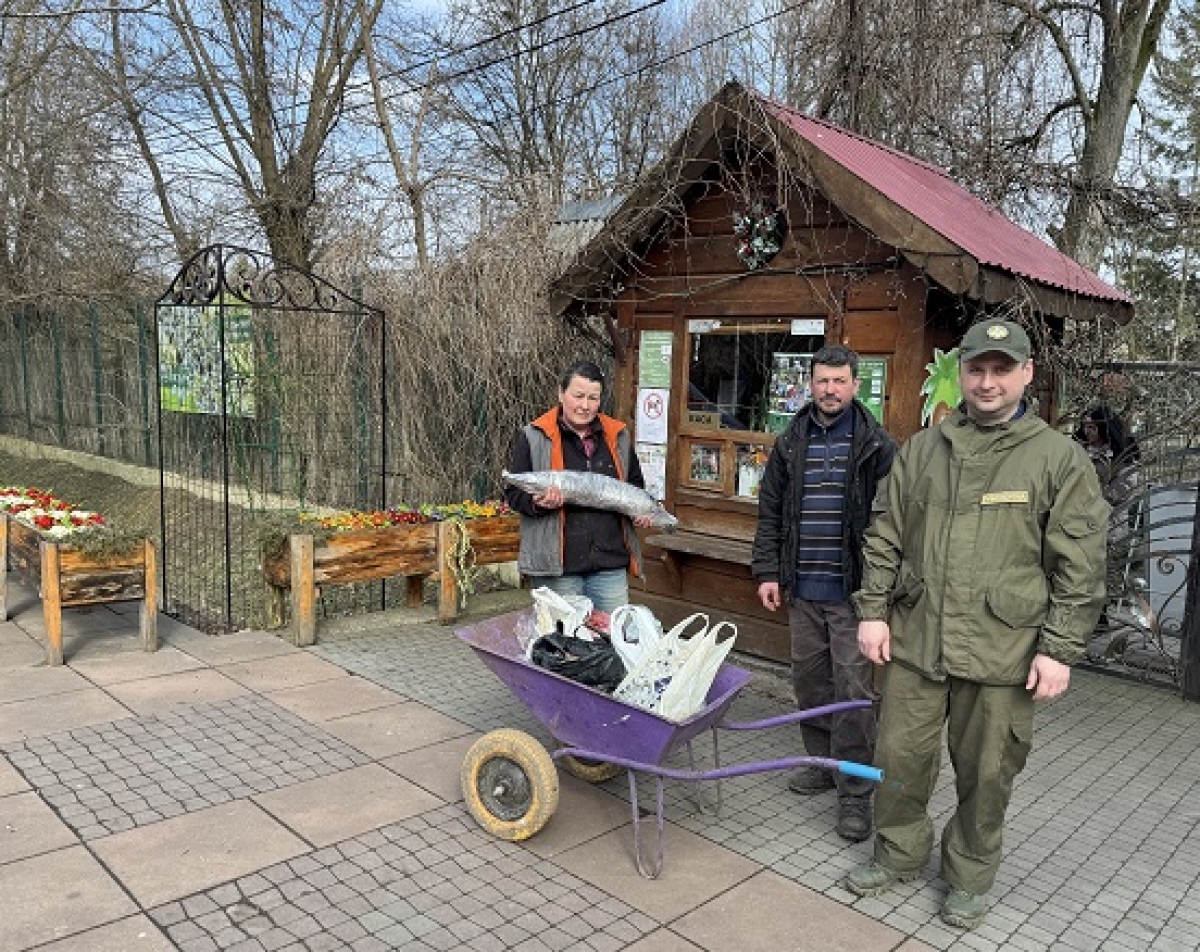 У Луцький зоопарк передали понад 25 кг риби, вилученої у недобросовісних рибалок