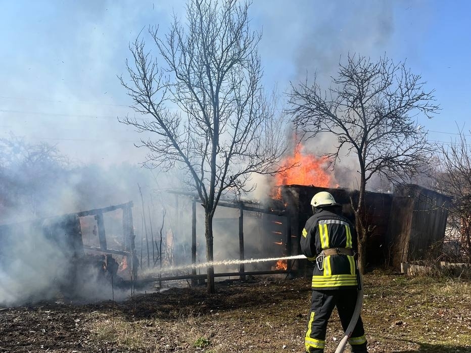 На Волині на дачному масиві горіла господарча споруда