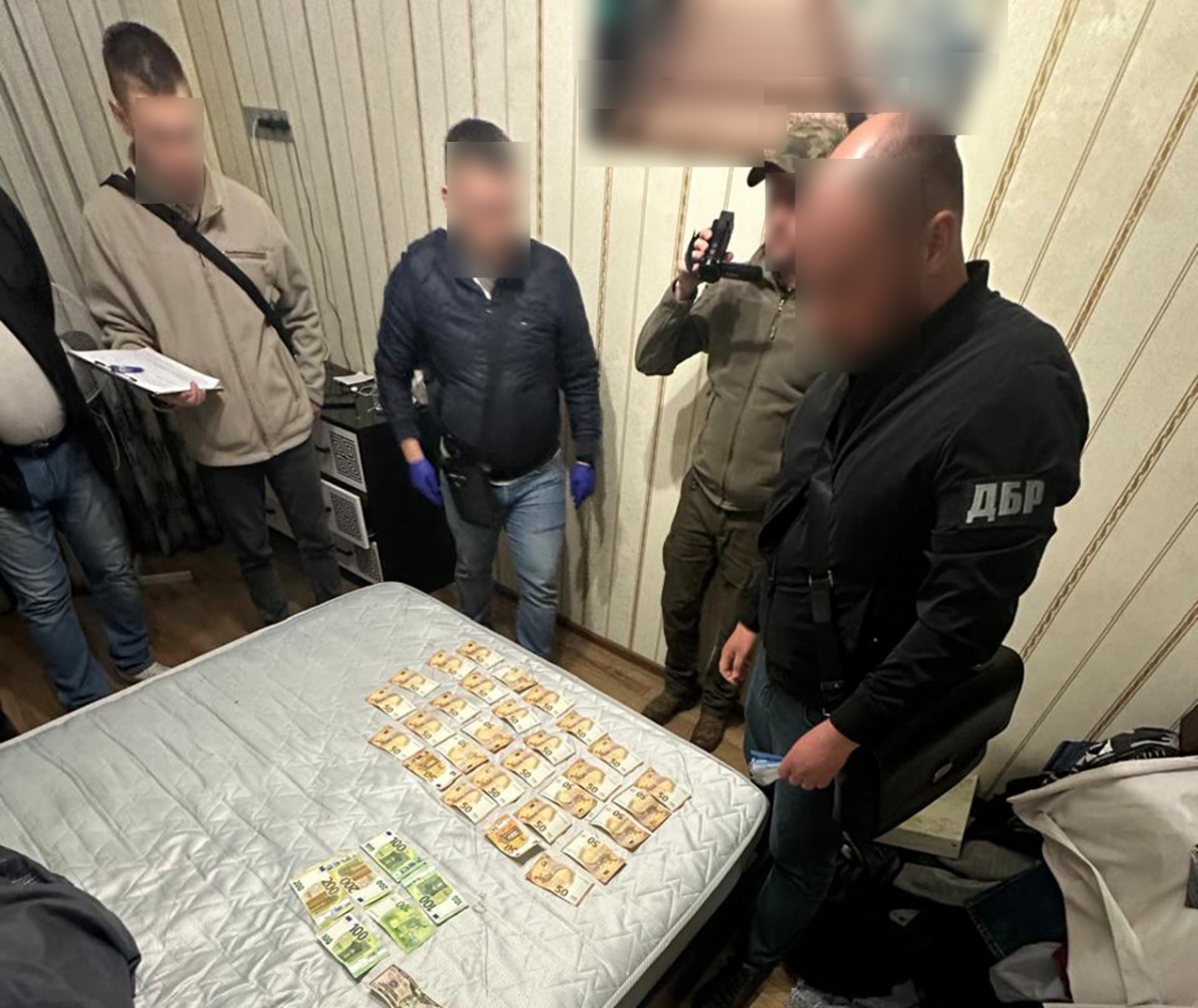 Правоохоронець з Буковини організував канал незаконного переправлення військовозобов’язаних до Польщі через Волинь