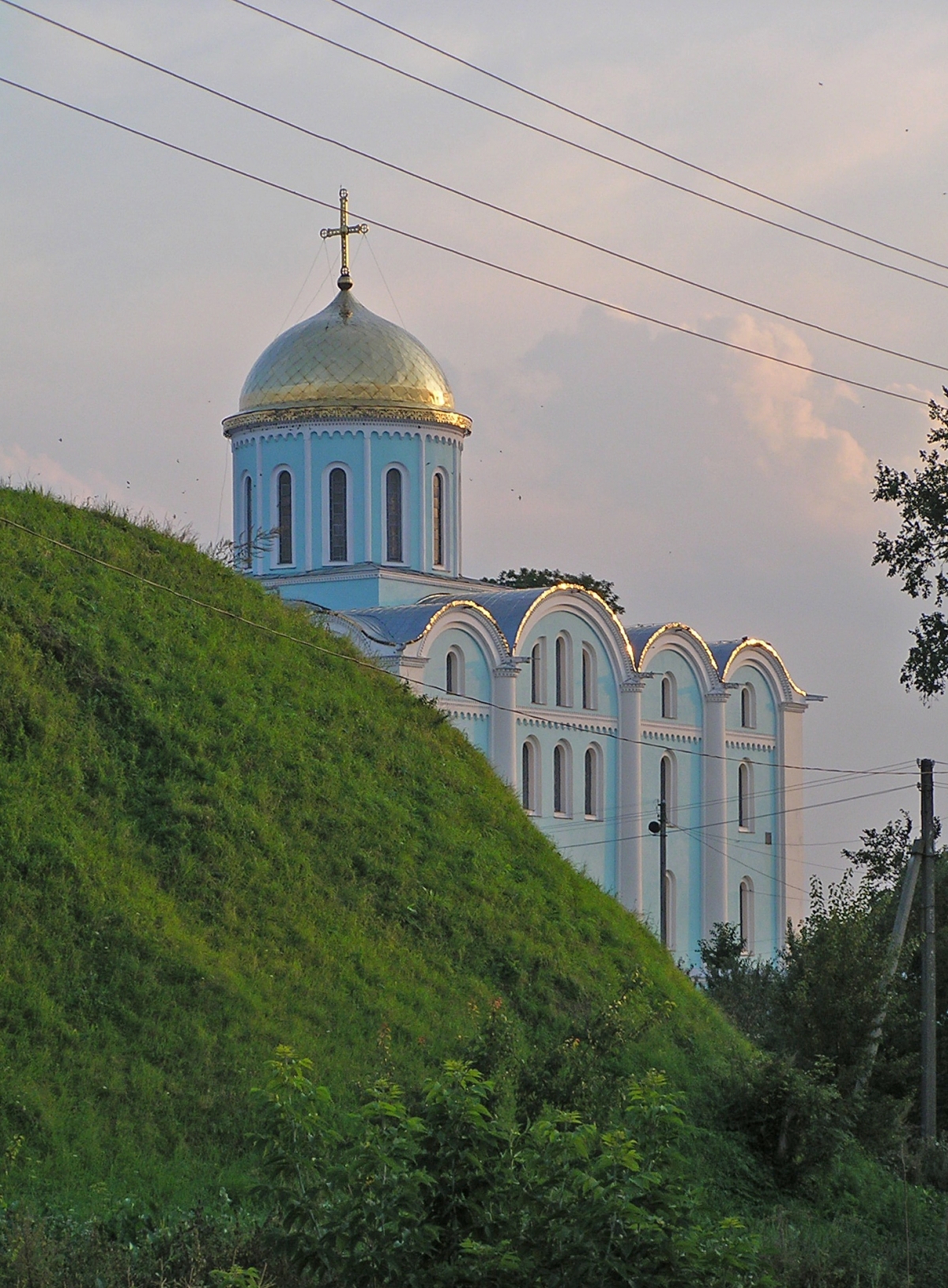 На Волині знайшли скляне намисто княжої доби