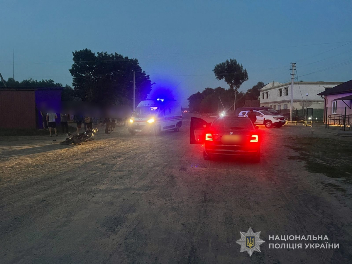 Волинянин не справився з керуванням мотоцикла та врізався у авто: він у реанімації