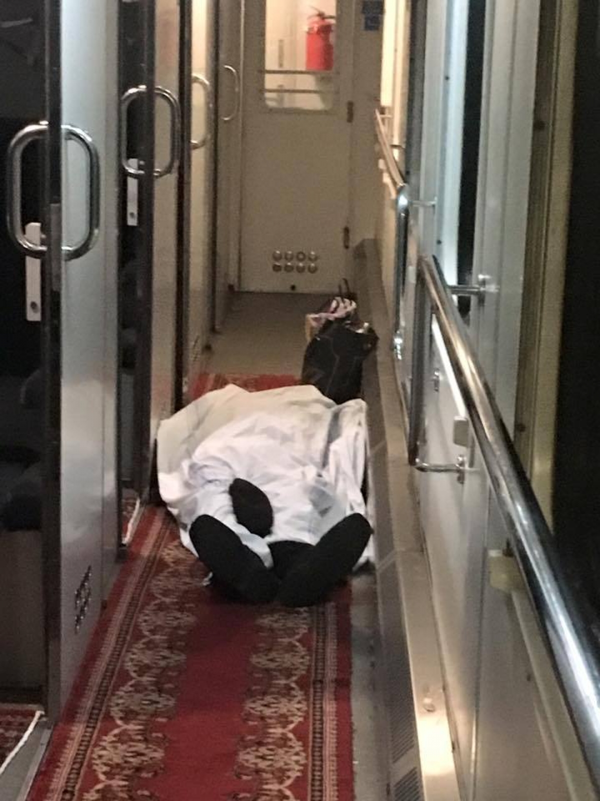 Показали моторошні кадри з потягу, де повісився волинянин (ФОТО 18+)