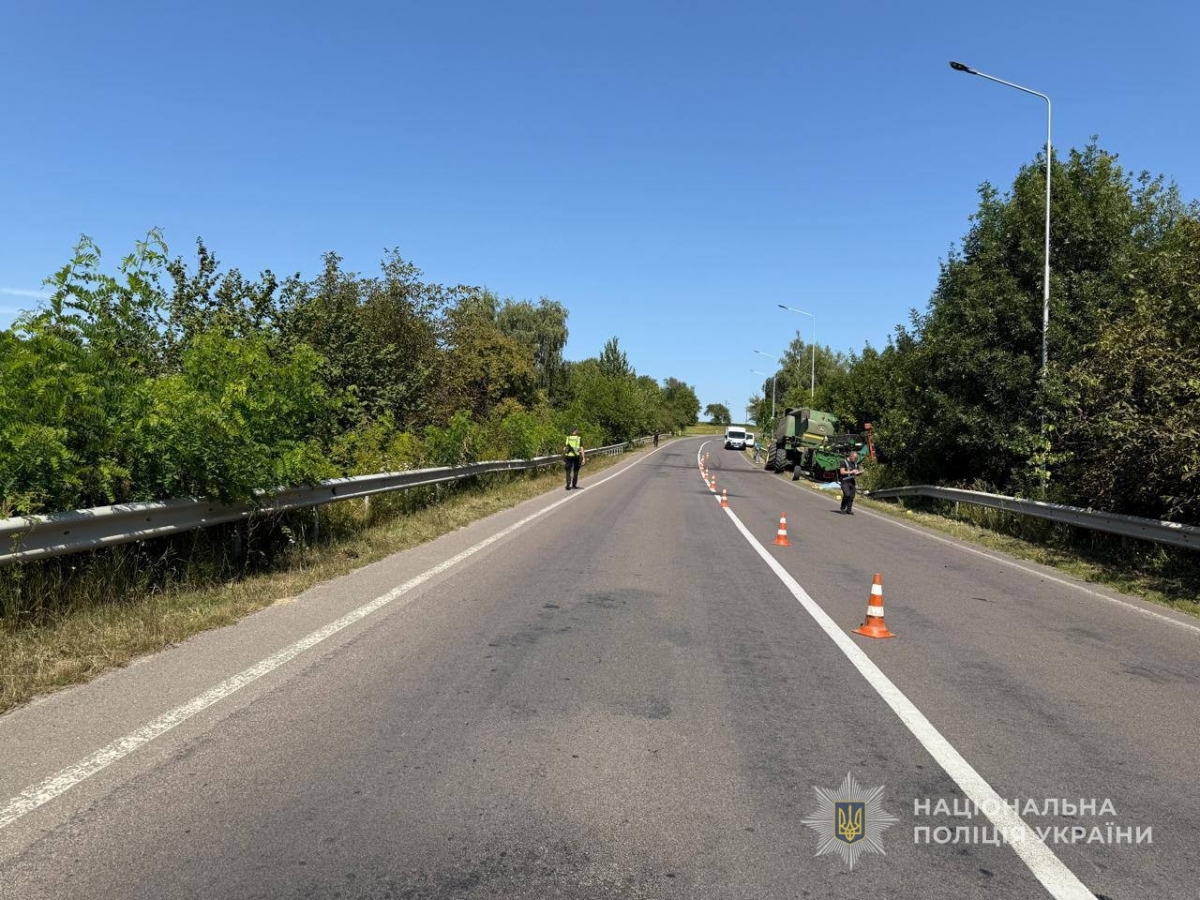 У селі на Волині комбайнер наїхав на велосипедистку: жінка загинула