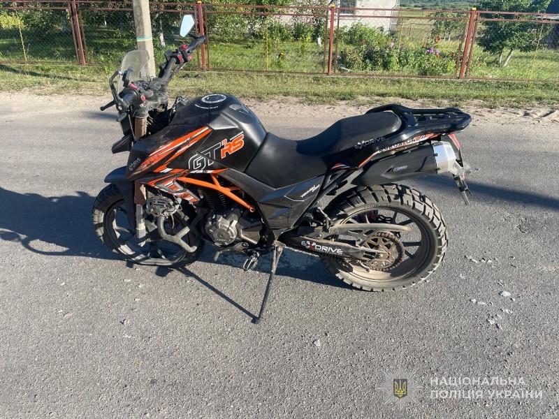 Автопригода на Волині: підлітки на мотоциклі зіткнулися з електроопорою
