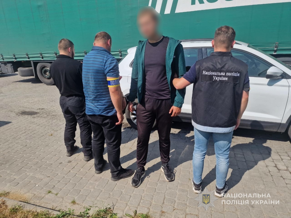 Волинські поліцейські затримали чоловіка, який збував вибухові речовини